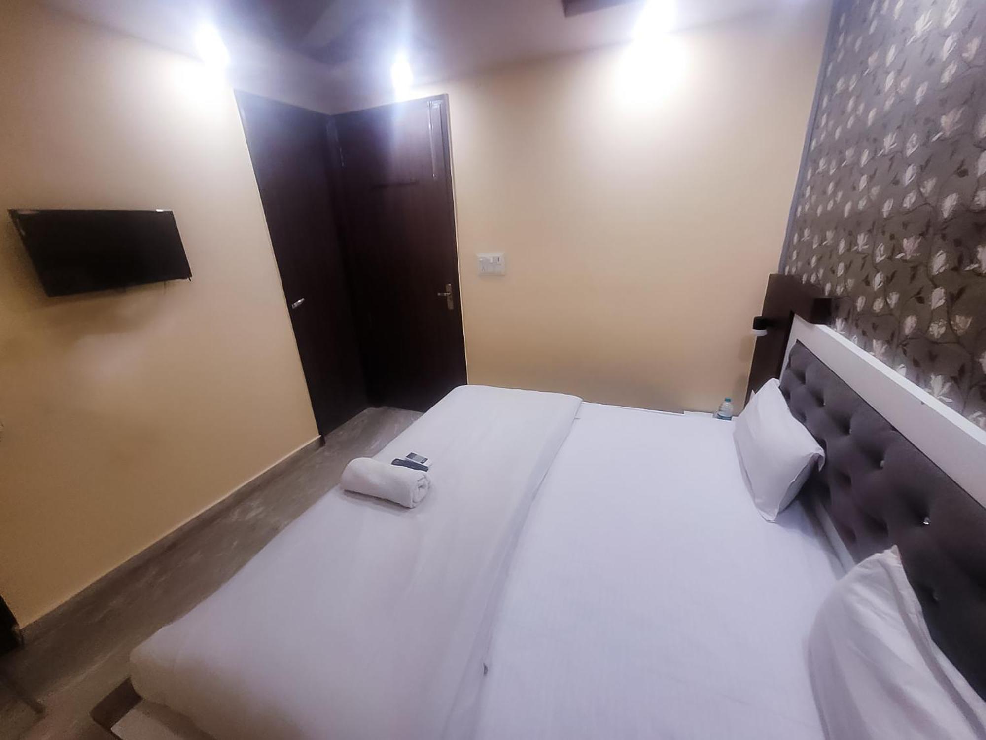 Hotel Green Palace - Jagat Puri New Delhi Exterior photo