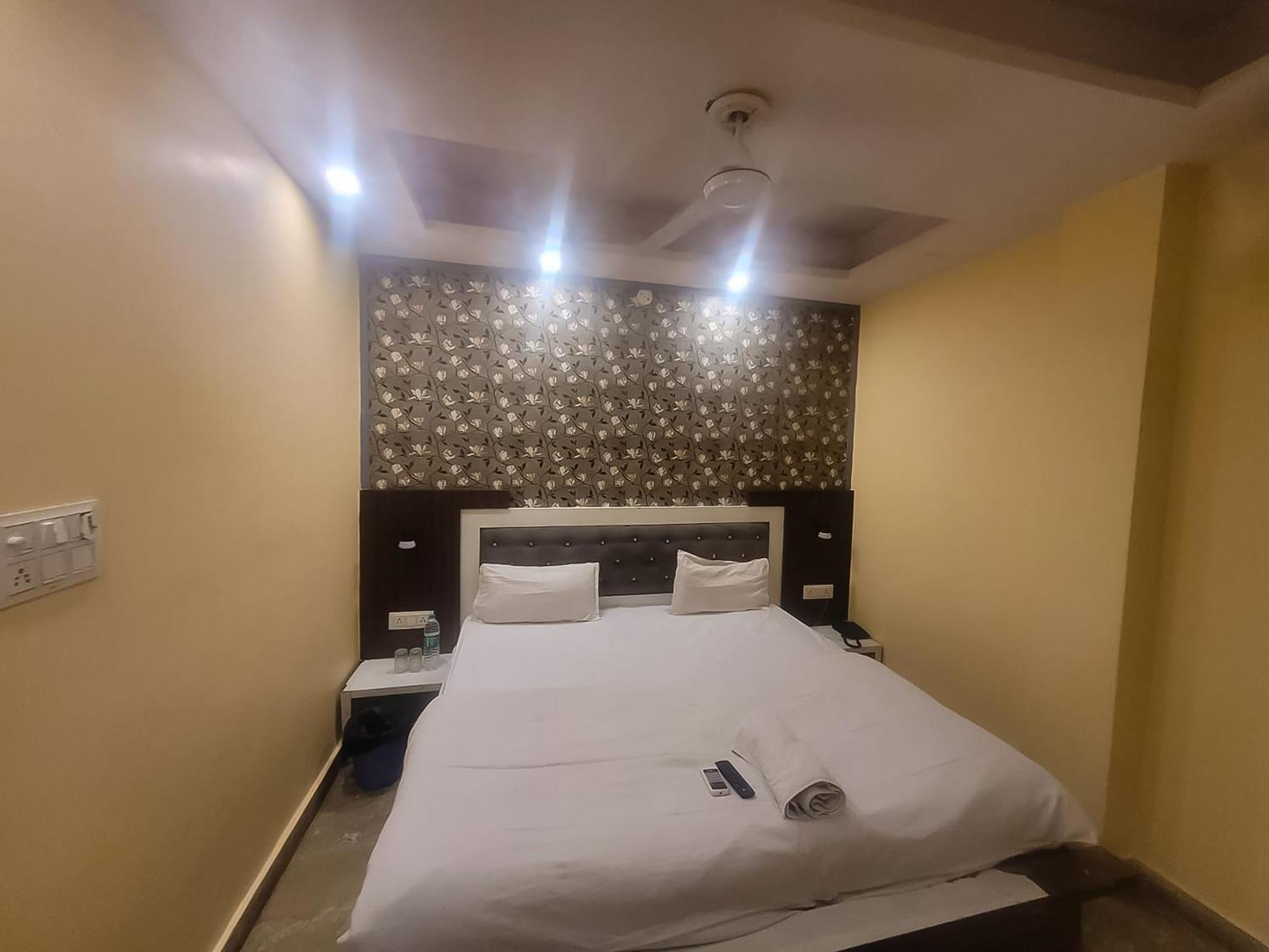 Hotel Green Palace - Jagat Puri New Delhi Exterior photo