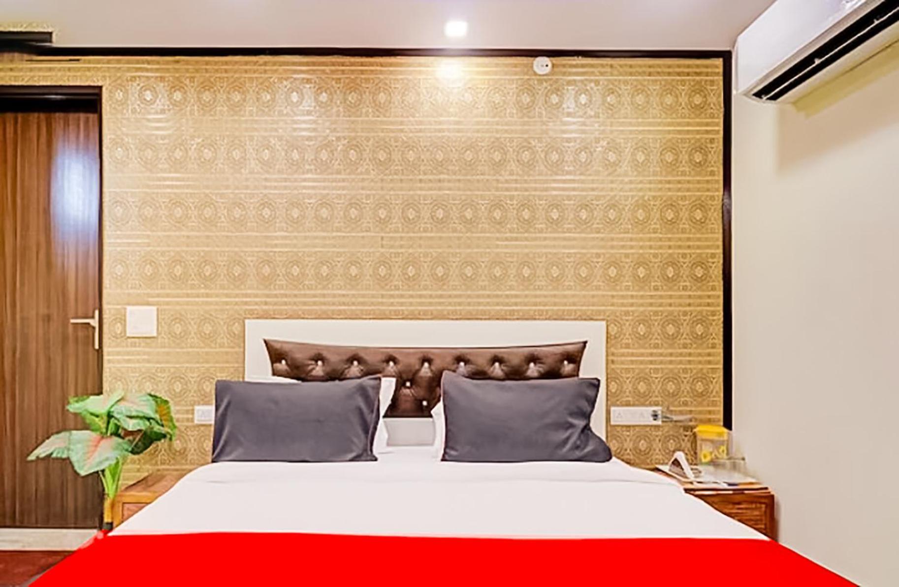 Hotel Green Palace - Jagat Puri New Delhi Exterior photo